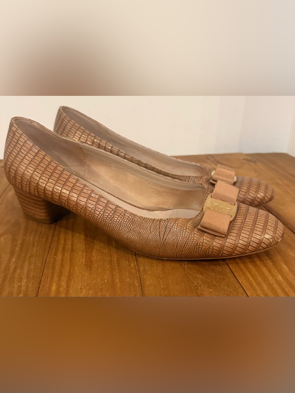 Salvatore Ferragamo. Vara Lizard-Embossed Heels. Camel. Size 11.